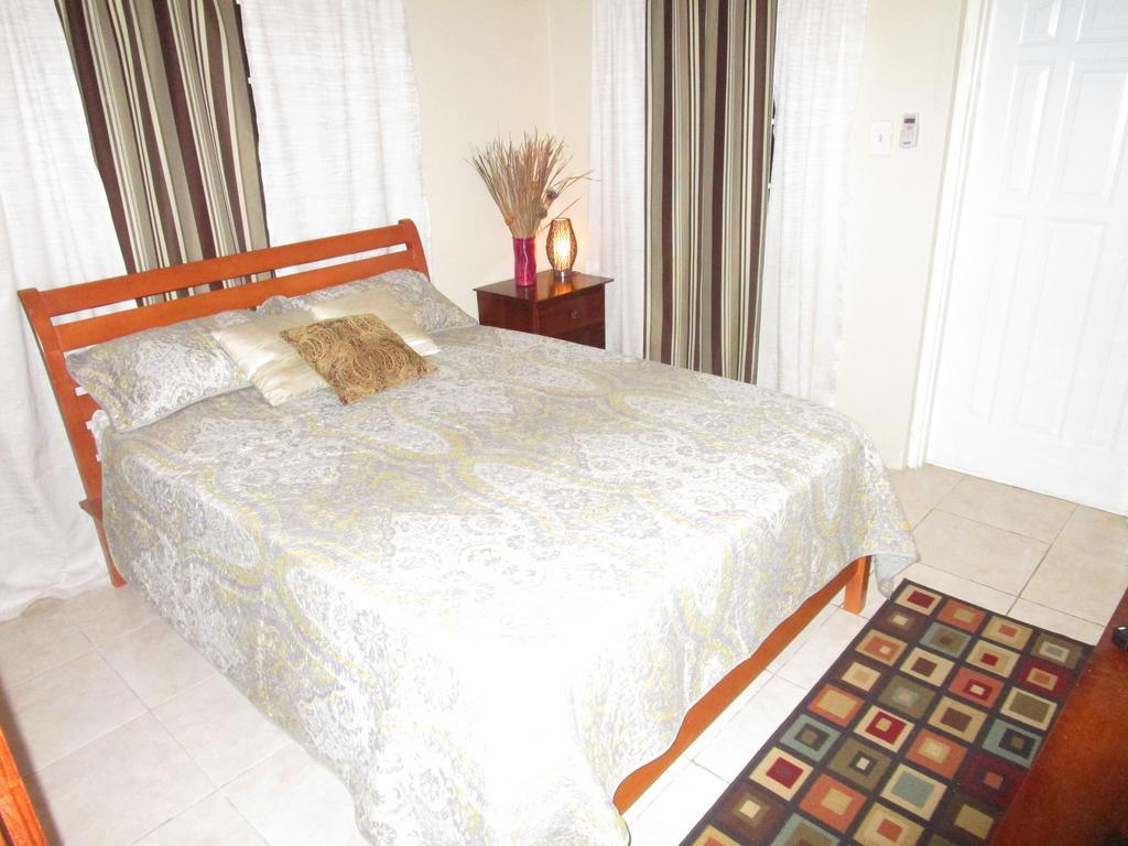The Residence Portmore Apartments Exterior photo