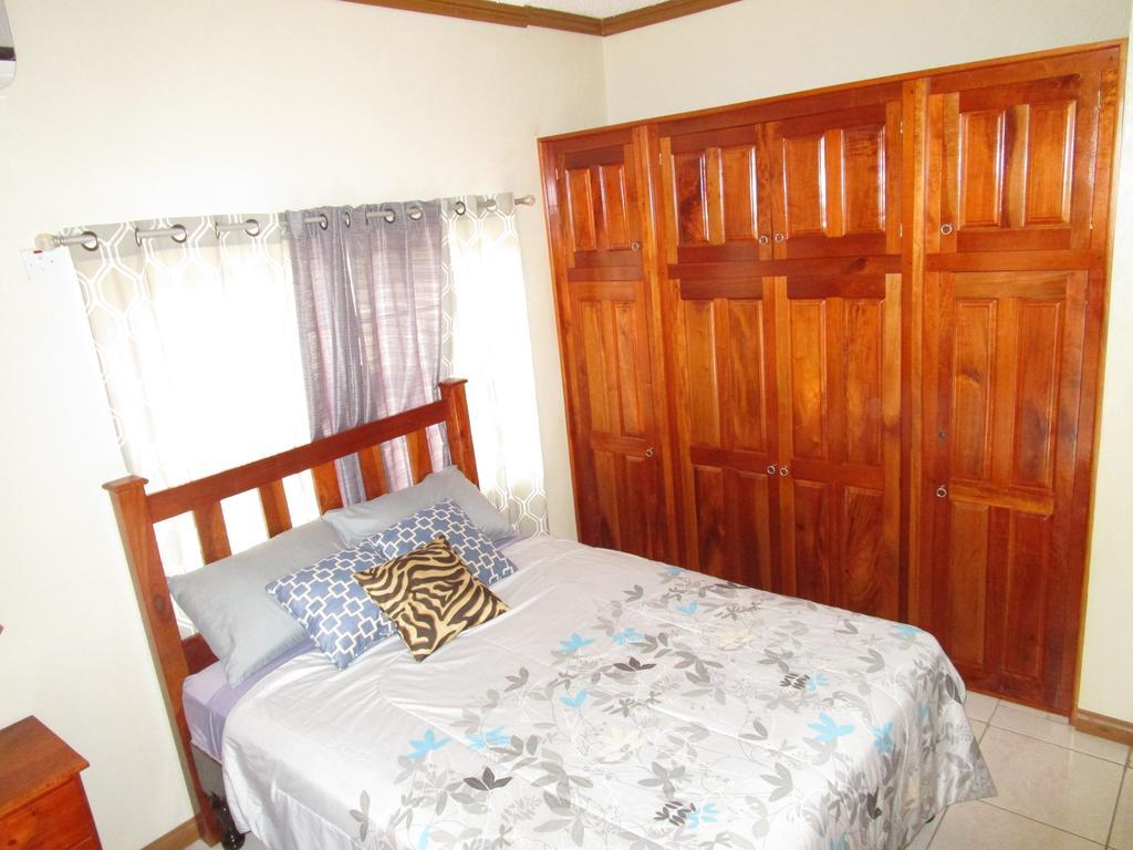 The Residence Portmore Apartments Exterior photo